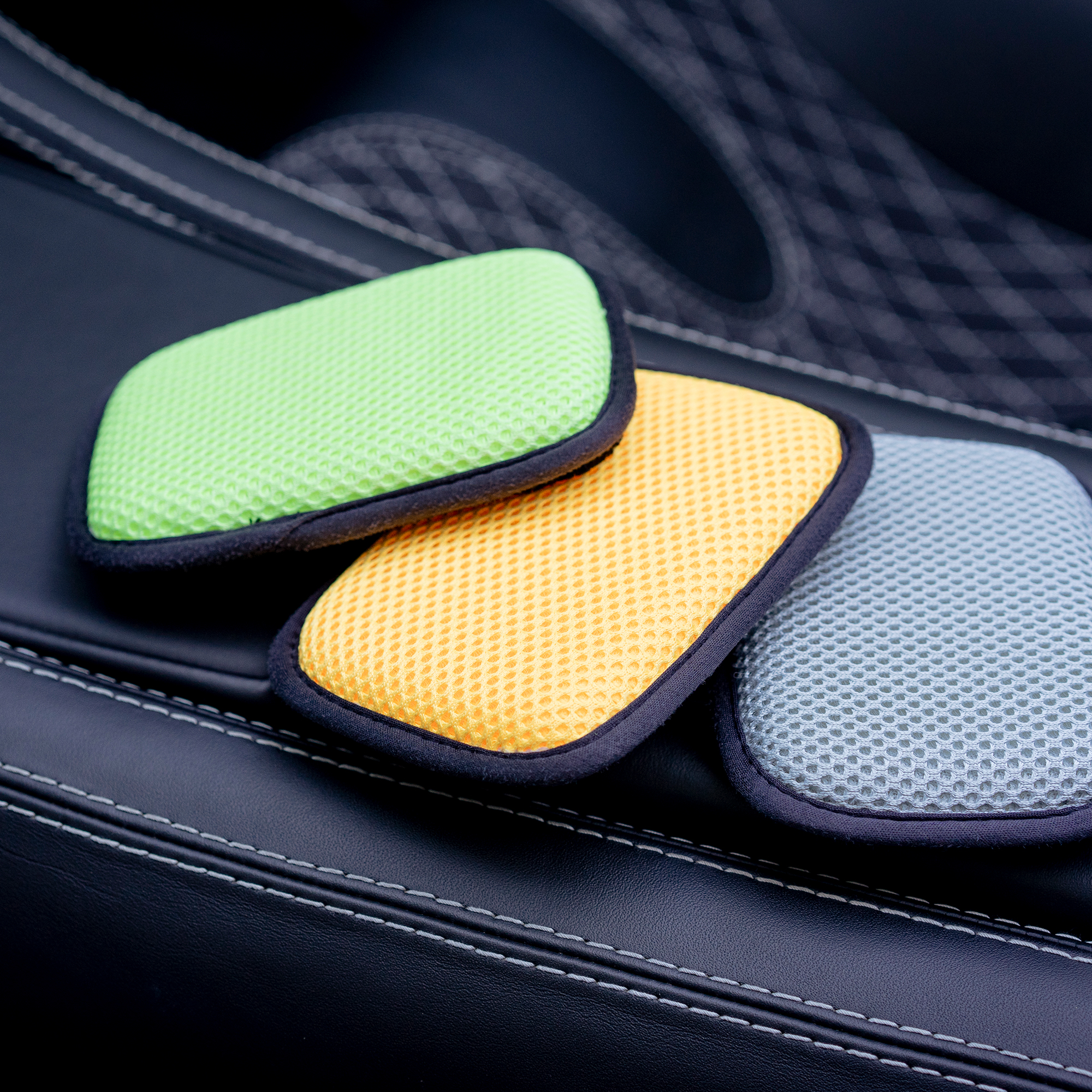 servFaces - Scrubber Pad - Reinigungspad für Innen und Außen servFaces Scrubber Pad - damit alle Ihre zu bearbeitenden Fahrzeugoberflächen professionell gereinigt, poliert und versiegelt werden können