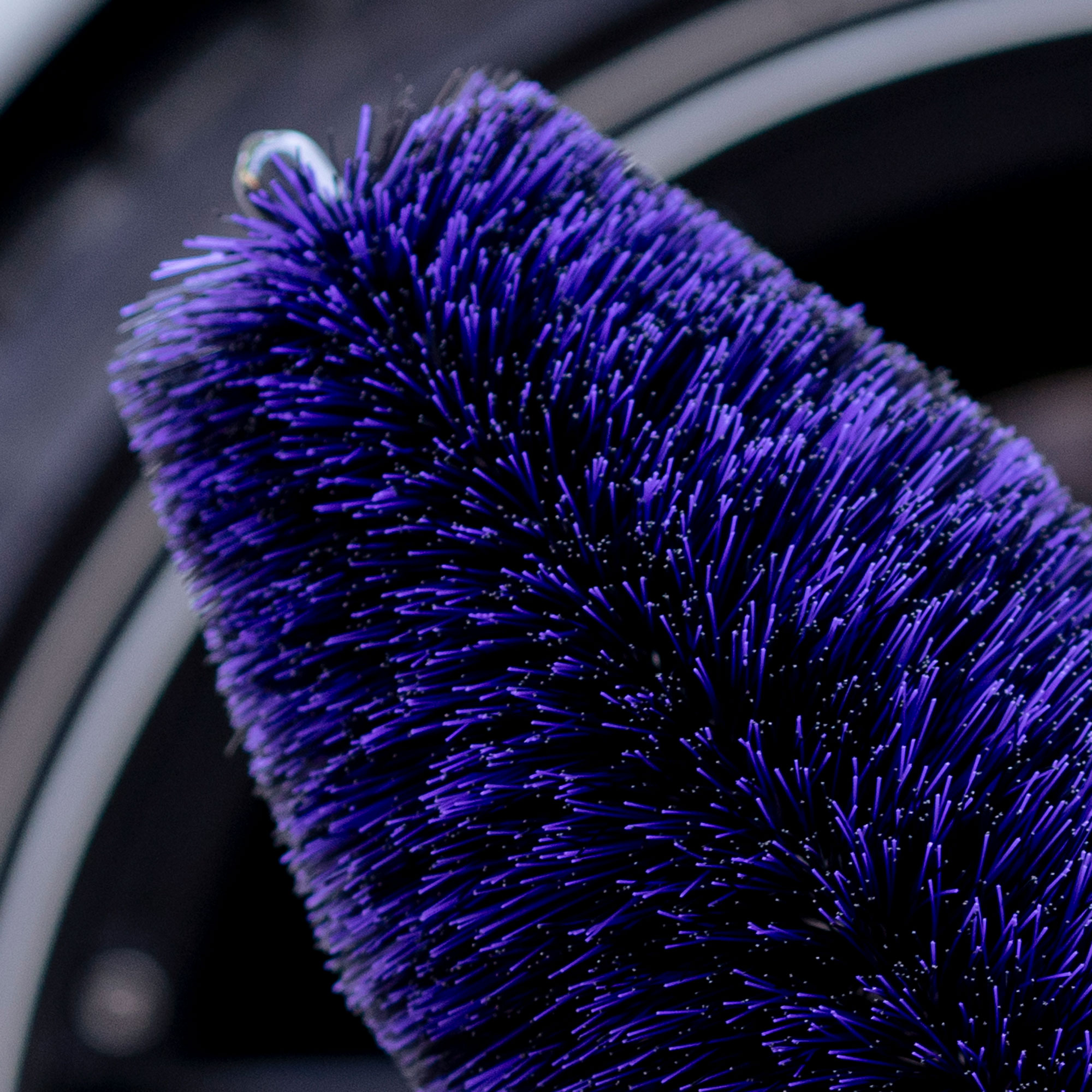 servFaces - Wheel Brush - Felgenreinigungsbürste servFaces Wheel Brush - für die schonende Reinigung von hartnäckigen und gewöhnlichen Verschmutzungen auf Oberflächen