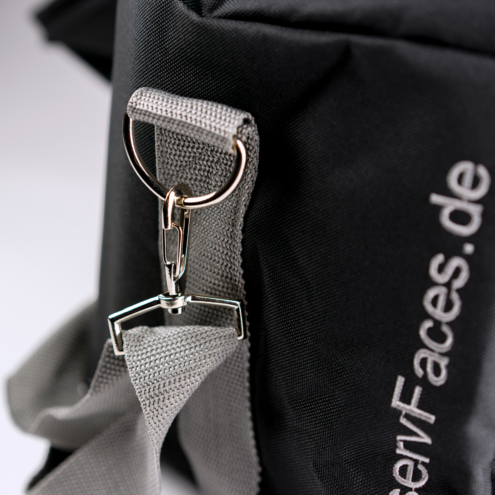 servFaces - servBag - Autopflegetasche servFaces servBag - so kann jeder sehen, dass Sie auf servFaces als Pionier der Oberflächenveredelung vertrauen