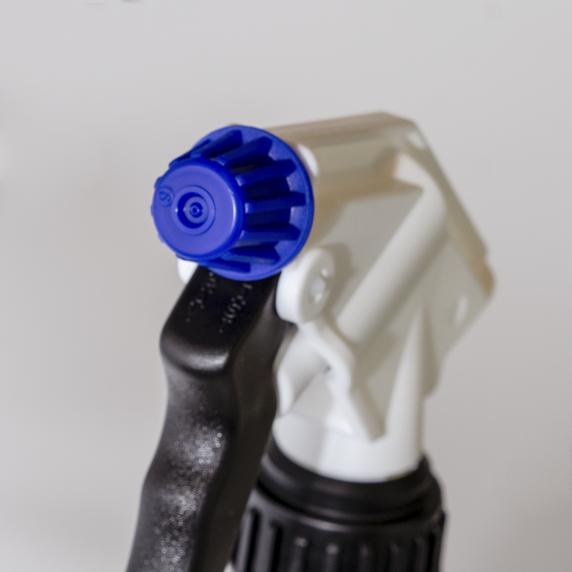 servFaces - Professioneller Handzerstäuber - 1 Liter servFaces Professioneller Handzerstäuber - damit alle Ihre zu bearbeitenden Fahrzeugoberflächen professionell gereinigt, poliert und versiegelt werden können