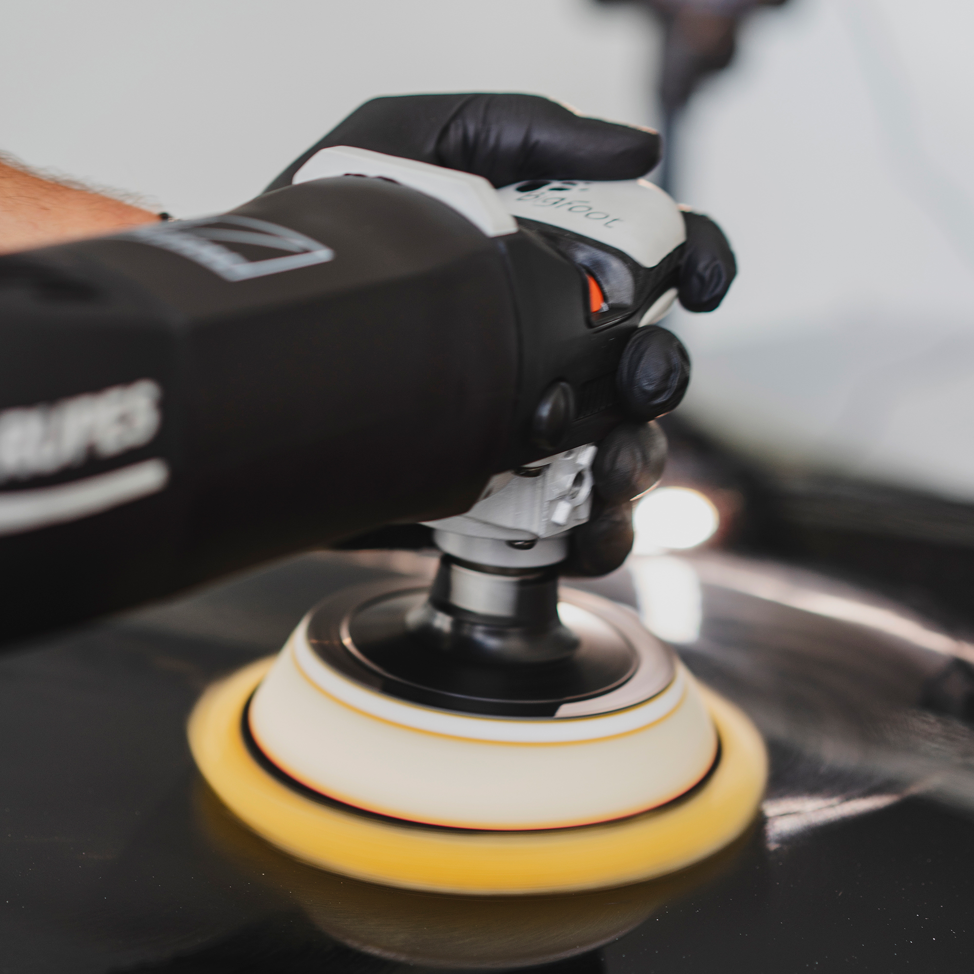 servFaces polishing cloth V1 – for professional preparation of stressed and worn surfaces