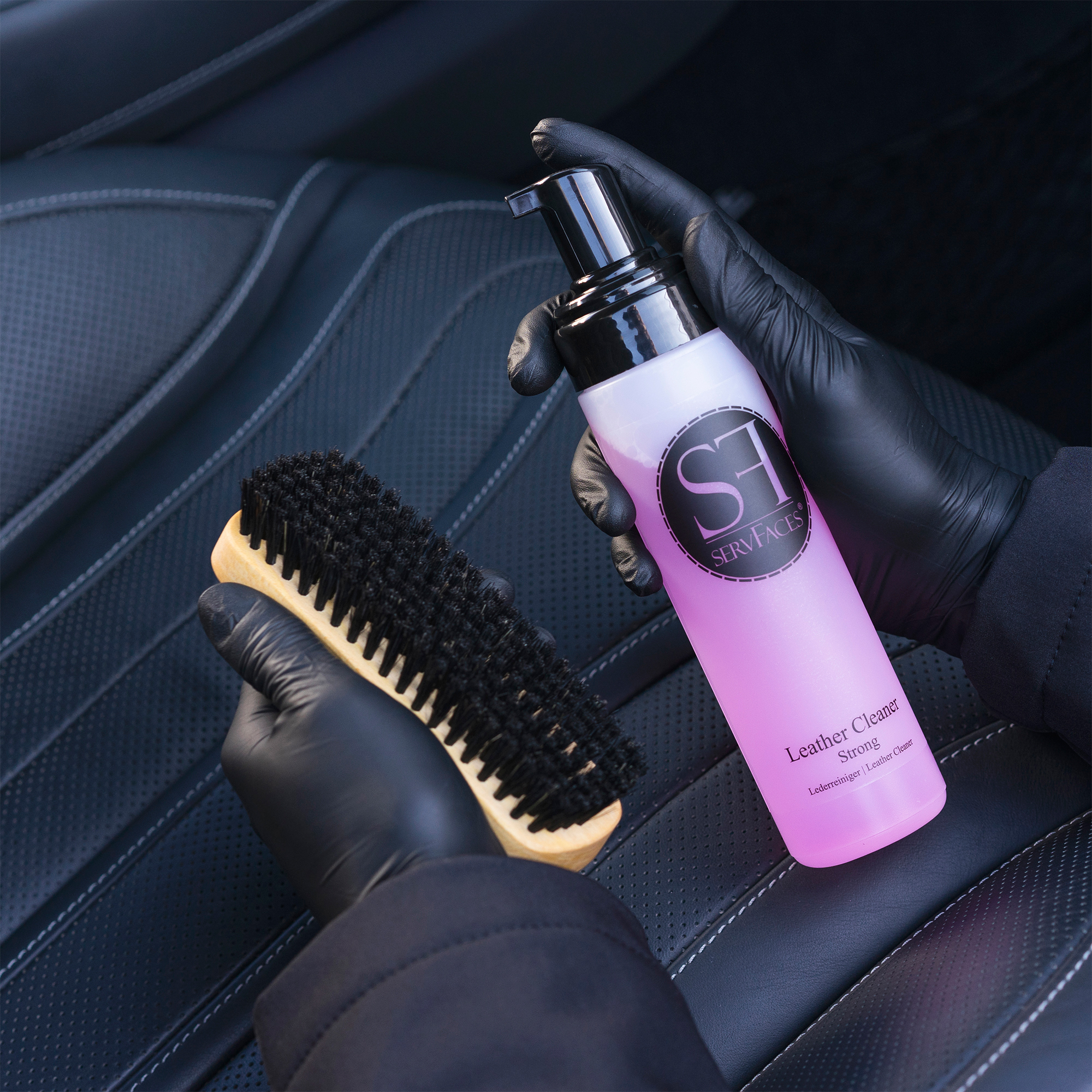 servFaces Leather Cleaner Strong - für die schonende Reinigung von hartnäckigen und gewöhnlichen Verschmutzungen auf Oberflächen