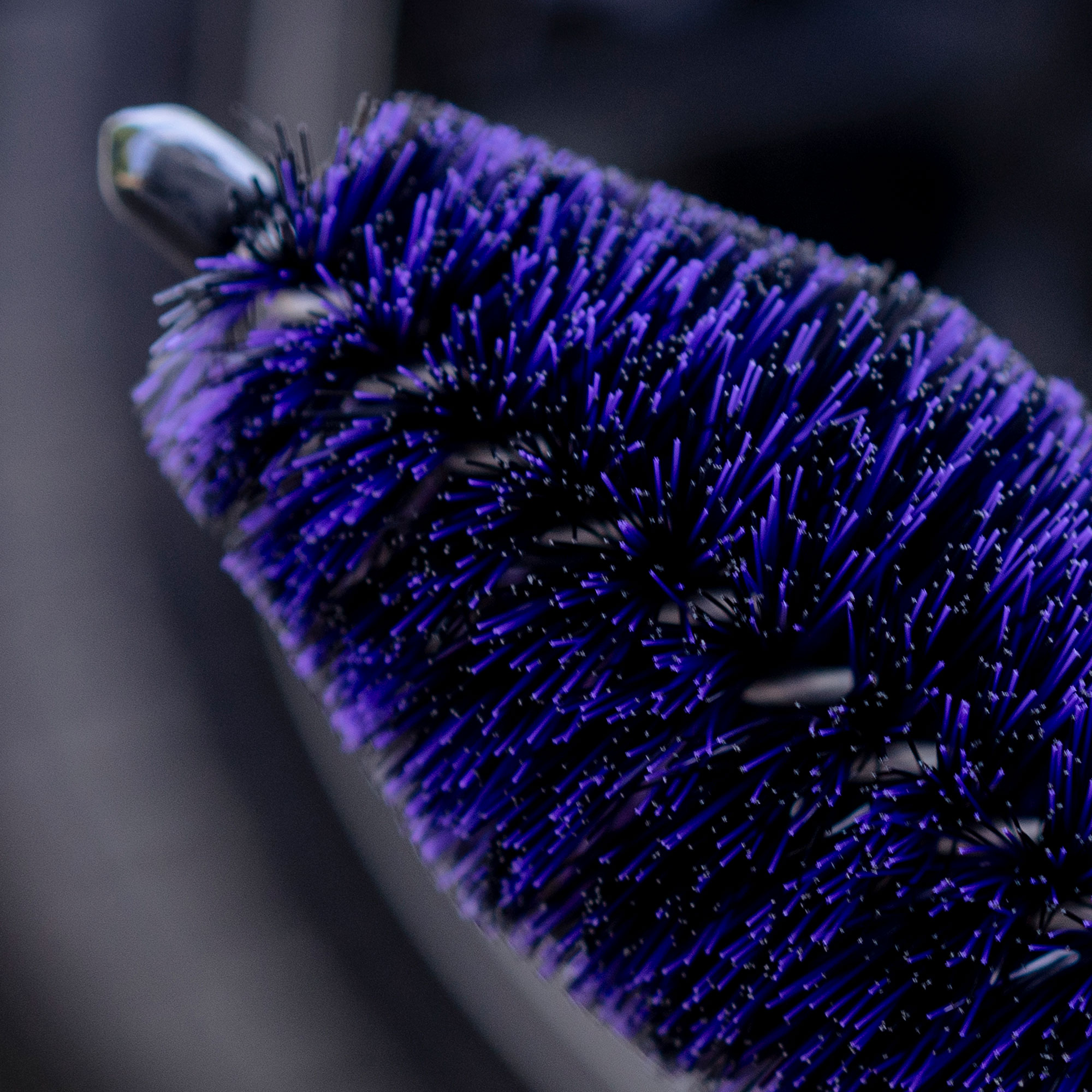 servFaces - Wheel Brush - Felgenreinigungsbürste servFaces Wheel Brush - für die schonende Reinigung von hartnäckigen und gewöhnlichen Verschmutzungen auf Oberflächen