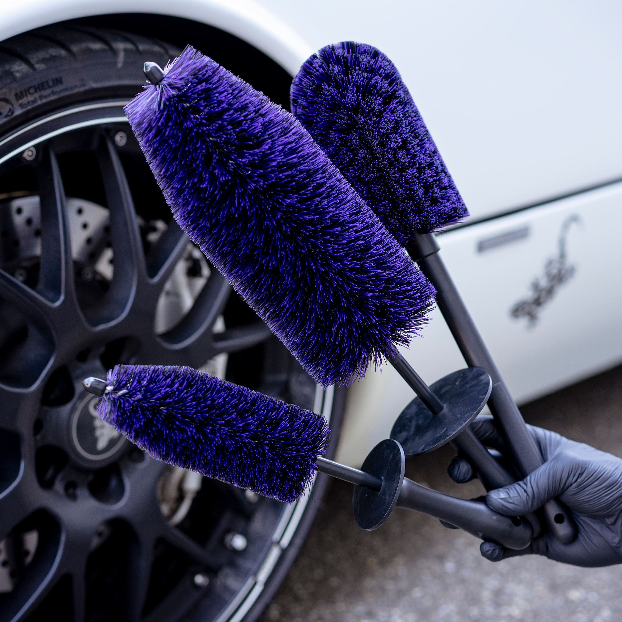 servFaces - Wheel Brush Set servFaces Wheel Brush Set - damit alle Ihre zu bearbeitenden Fahrzeugoberflächen professionell gereinigt, poliert und versiegelt werden können