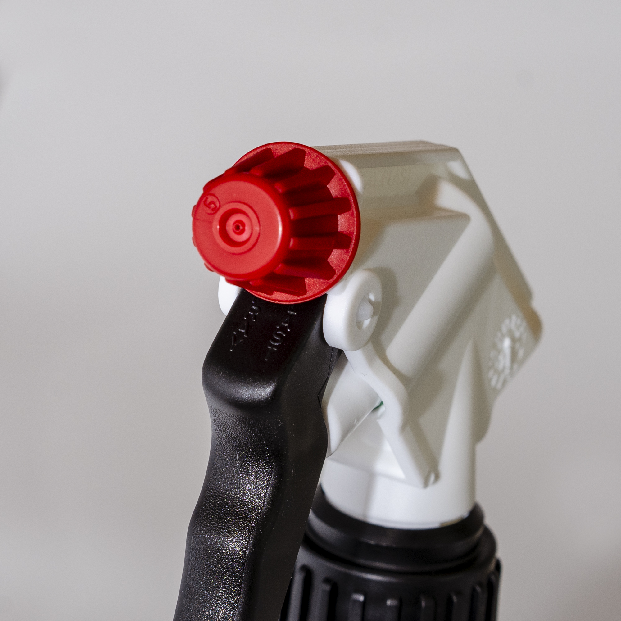 servFaces - Professioneller Handzerstäuber - 1 Liter servFaces Professioneller Handzerstäuber - damit alle Ihre zu bearbeitenden Fahrzeugoberflächen professionell gereinigt, poliert und versiegelt werden können