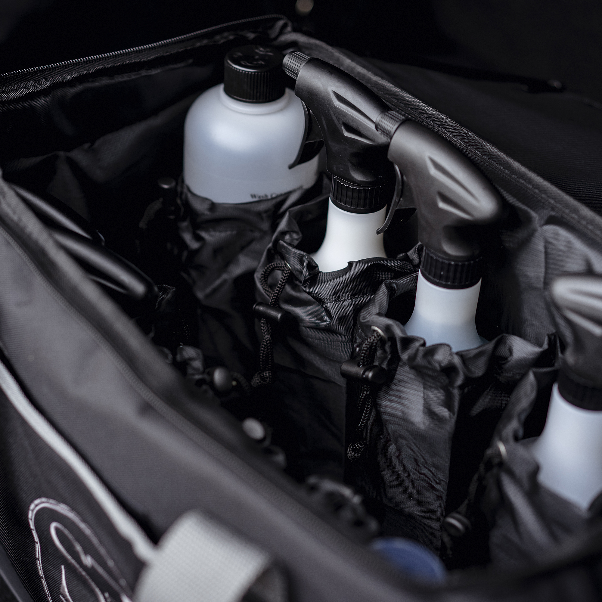 servFaces - servBag - Autopflegetasche servFaces servBag - so kann jeder sehen, dass Sie auf servFaces als Pionier der Oberflächenveredelung vertrauen