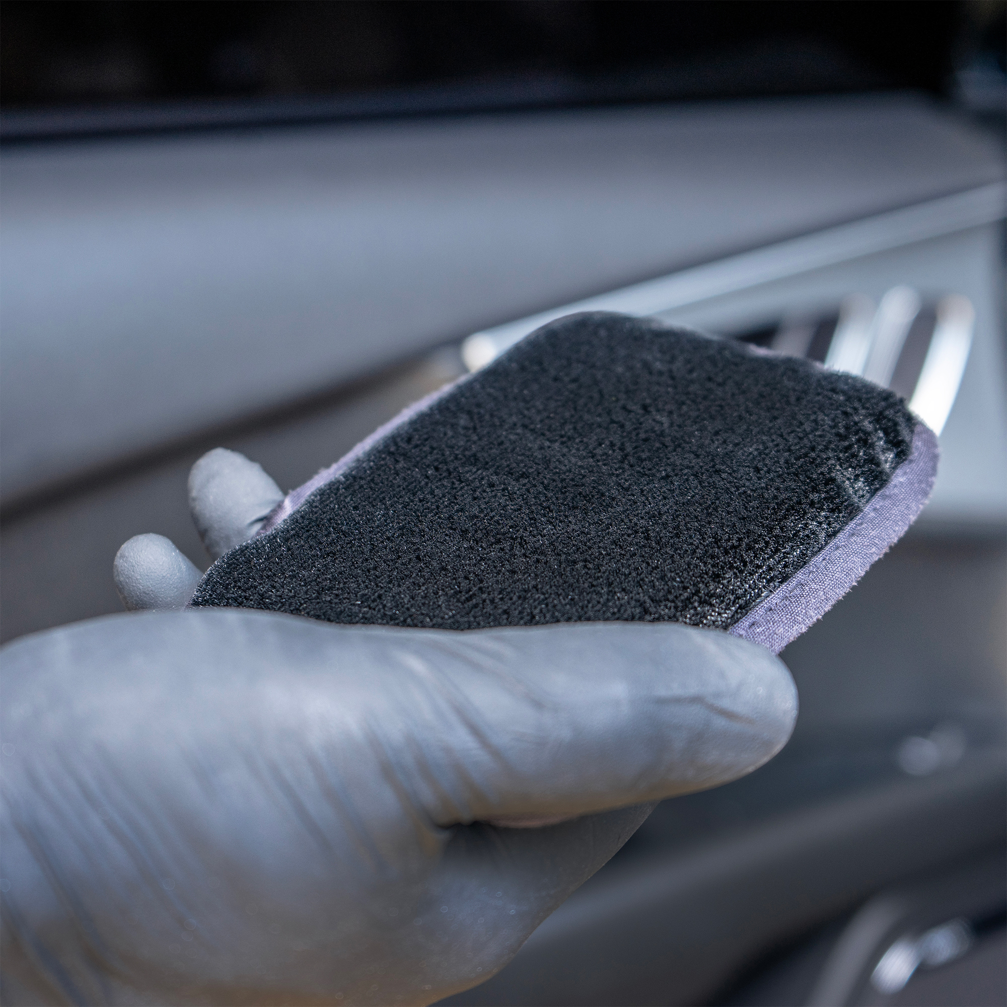 servFaces Scrubber Pad - damit alle Ihre zu bearbeitenden Fahrzeugoberflächen professionell gereinigt, poliert und versiegelt werden können